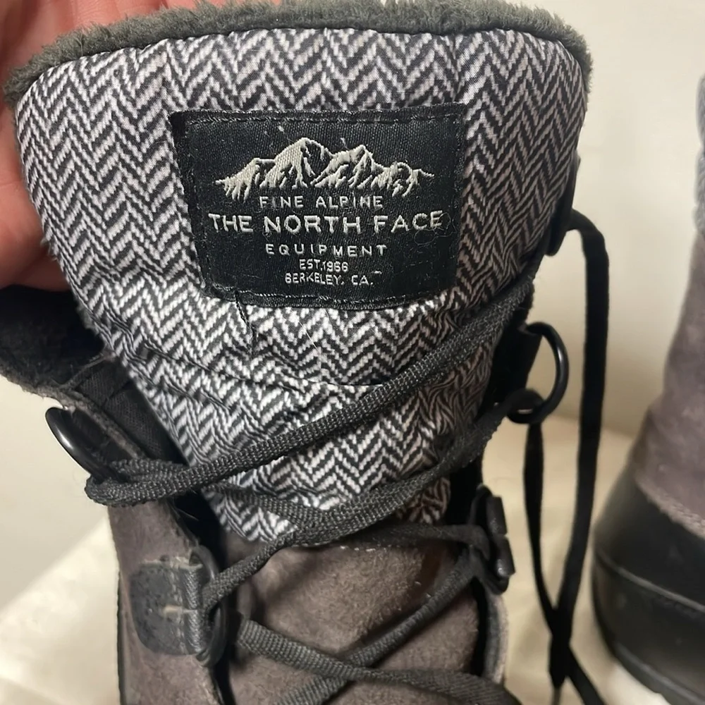 Women’s North Face winter boots - Picture 3 of 6